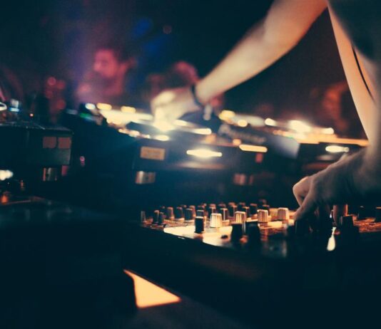 Astonishing 3 pieces of advice for DJ's who aspire to get big!