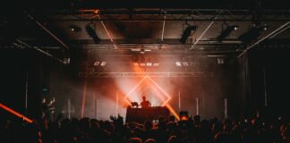 Five tips for a better DJ mix dj gig crowd