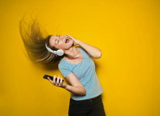 MP3 vs AIFF – which format is better? Girl compares mp3 vs aiff
