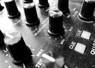 Explore 5 Popular Flanger Effect Plugins for Enhanced Music Production