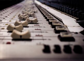 Comprehensive Overview of Chorus Effect Plugins for Music Production